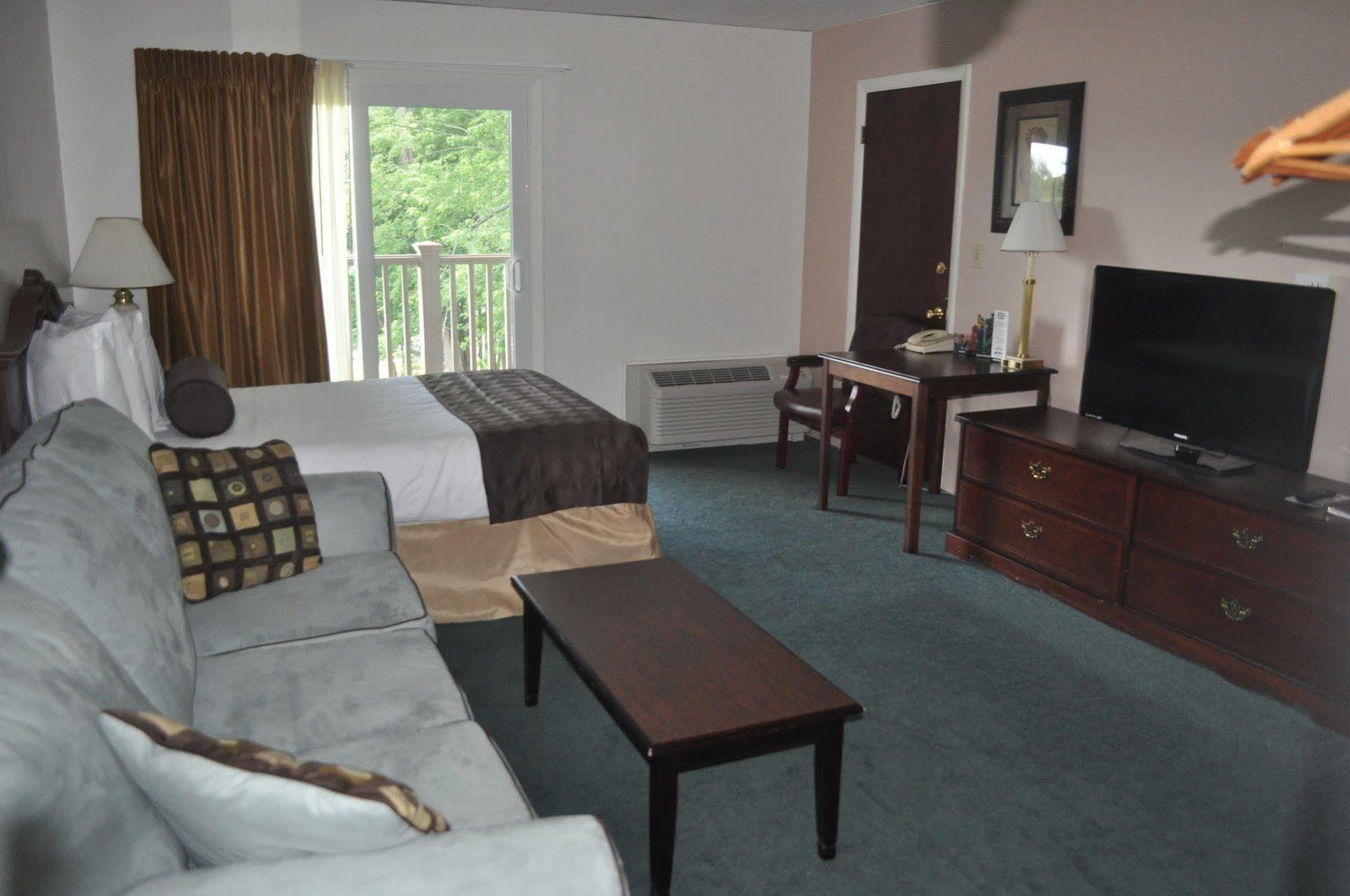 University Inn Academic Suites Orono Bagian luar foto