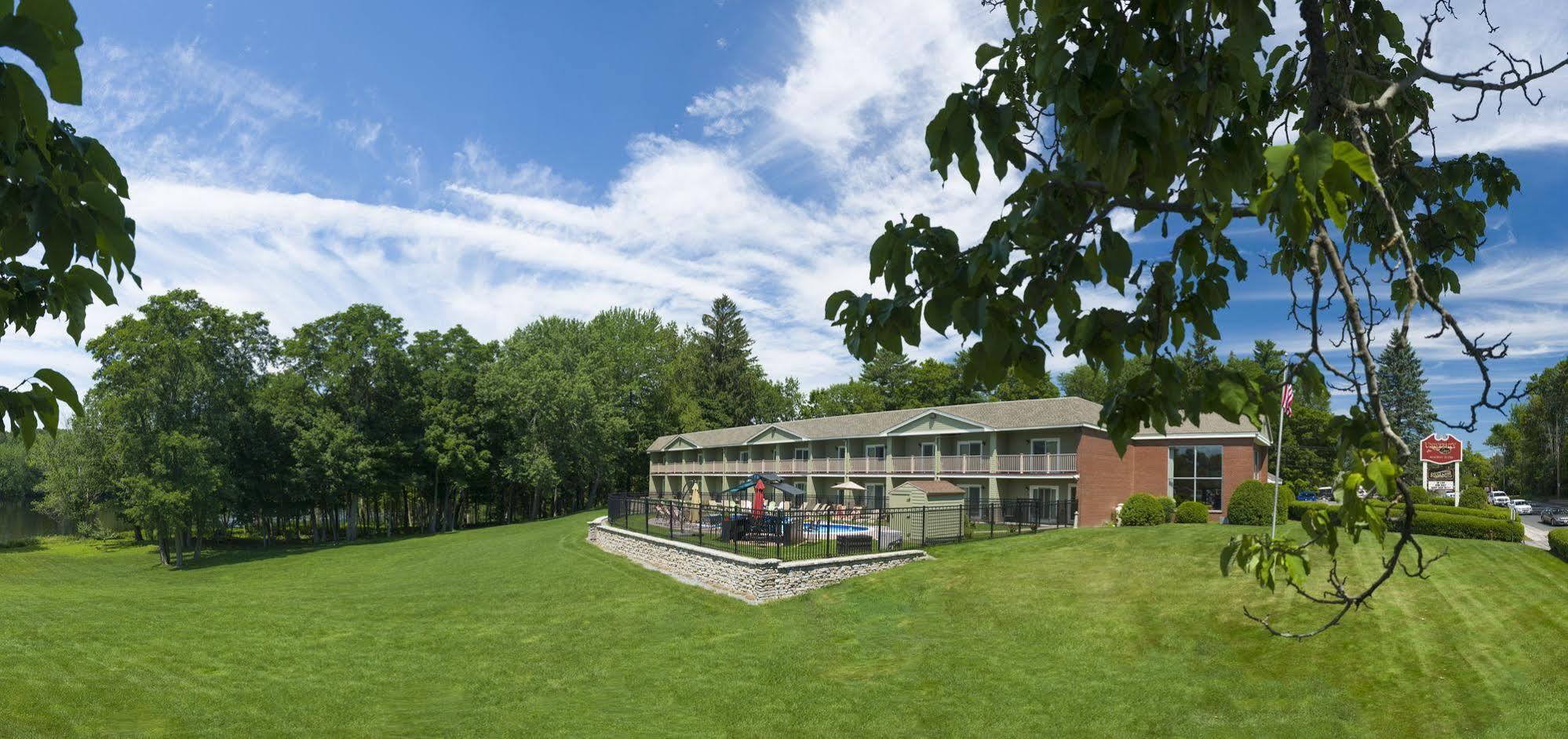 University Inn Academic Suites Orono Bagian luar foto