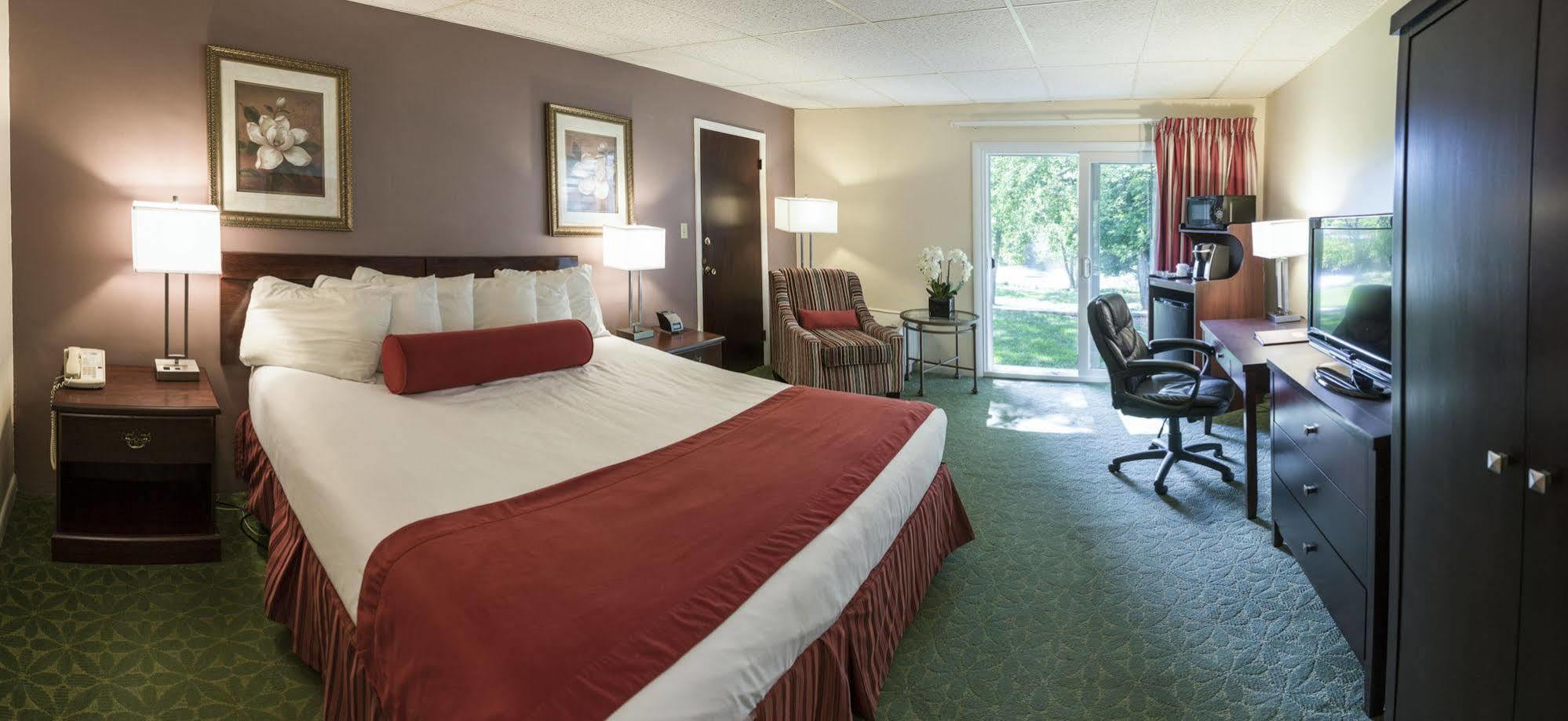 University Inn Academic Suites Orono Bagian luar foto